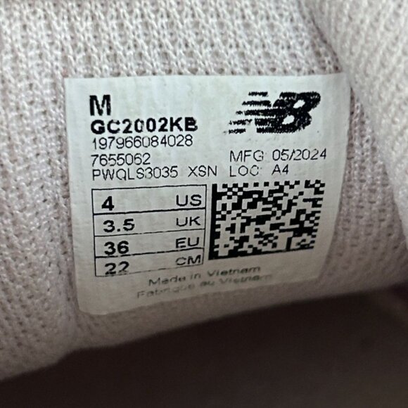 New Balance 2002R Athletic Shoes Kids 4 Pink White Low Top Lace Up Suede - Picture 9 of 10